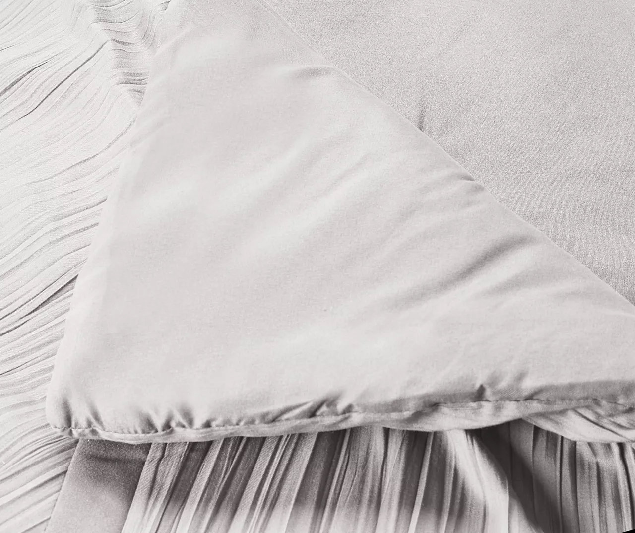 Broyhill Crinkle Comforter Set 22 Broyhill Crinkle Comforter Set - Image 20