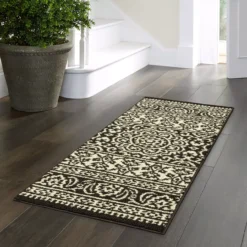 Broyhill Black & White Ornate Fascination Accent Rug -Broyhill 810557659 11