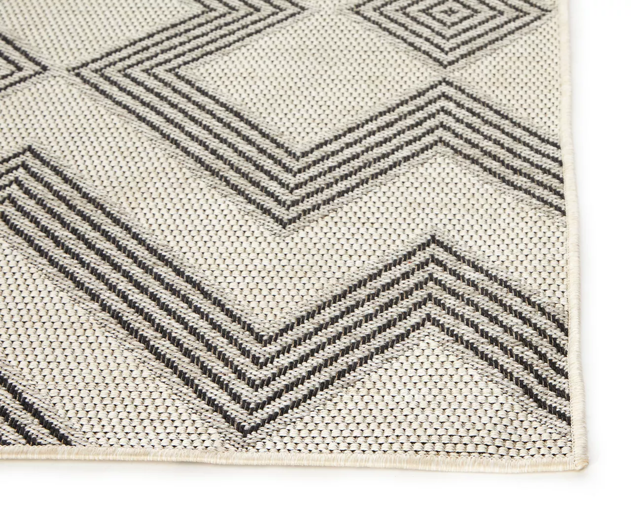 Broyhill Palermo White & Black Geometric Outdoor Area Rug 5 Broyhill Palermo White & Black Geometric Outdoor Area Rug - Image 3
