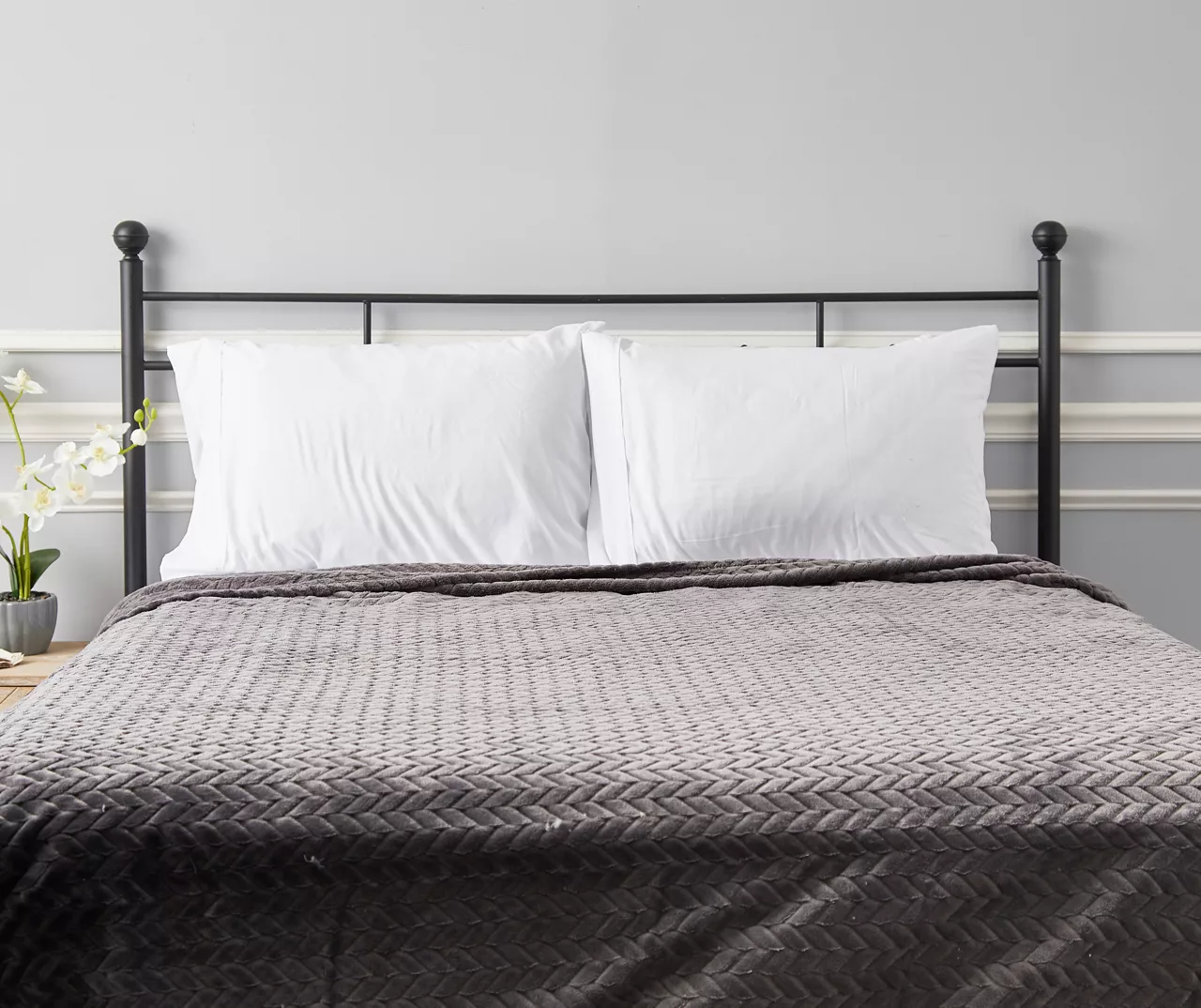 Atmosphere Gray Zigzag-Embossed Velvet Queen Blanket 7 Atmosphere Gray Zigzag-Embossed Velvet Queen Blanket - Image 5